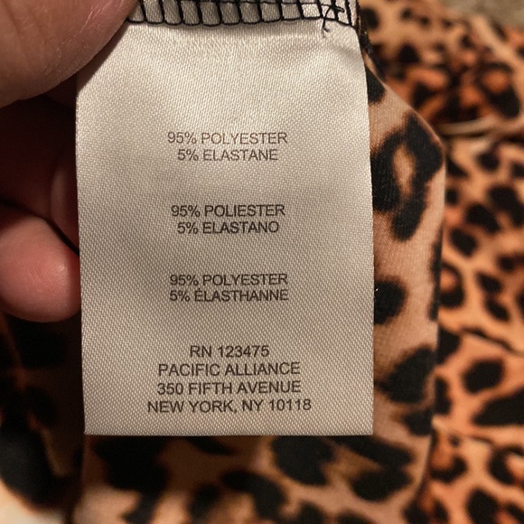 Ellen Tracy animal print lightweight, silky feel turtleneck top (L) EUC - Picture 4 of 12